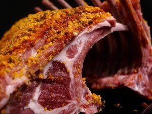 Carré d'agneau préparé